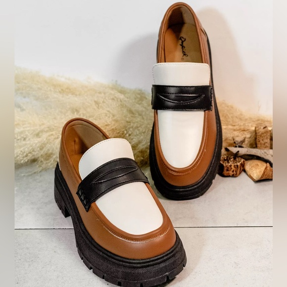 NWB! Block Loafers - Size: 7 - Picture 4 of 4